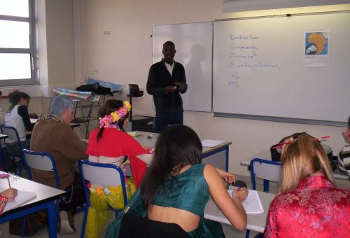 Oumarou MOGMENGA, responsable de l'ASFA pour l'école sur place, est venu au Lycée du Coudon, pour faire des conférences dans de nombreuses classes.